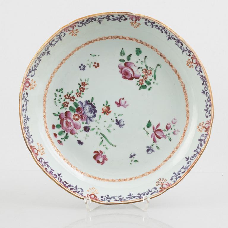 A pair of Chinese export porcelain dishes, Qing dynasty, Qianlong (1736-95).