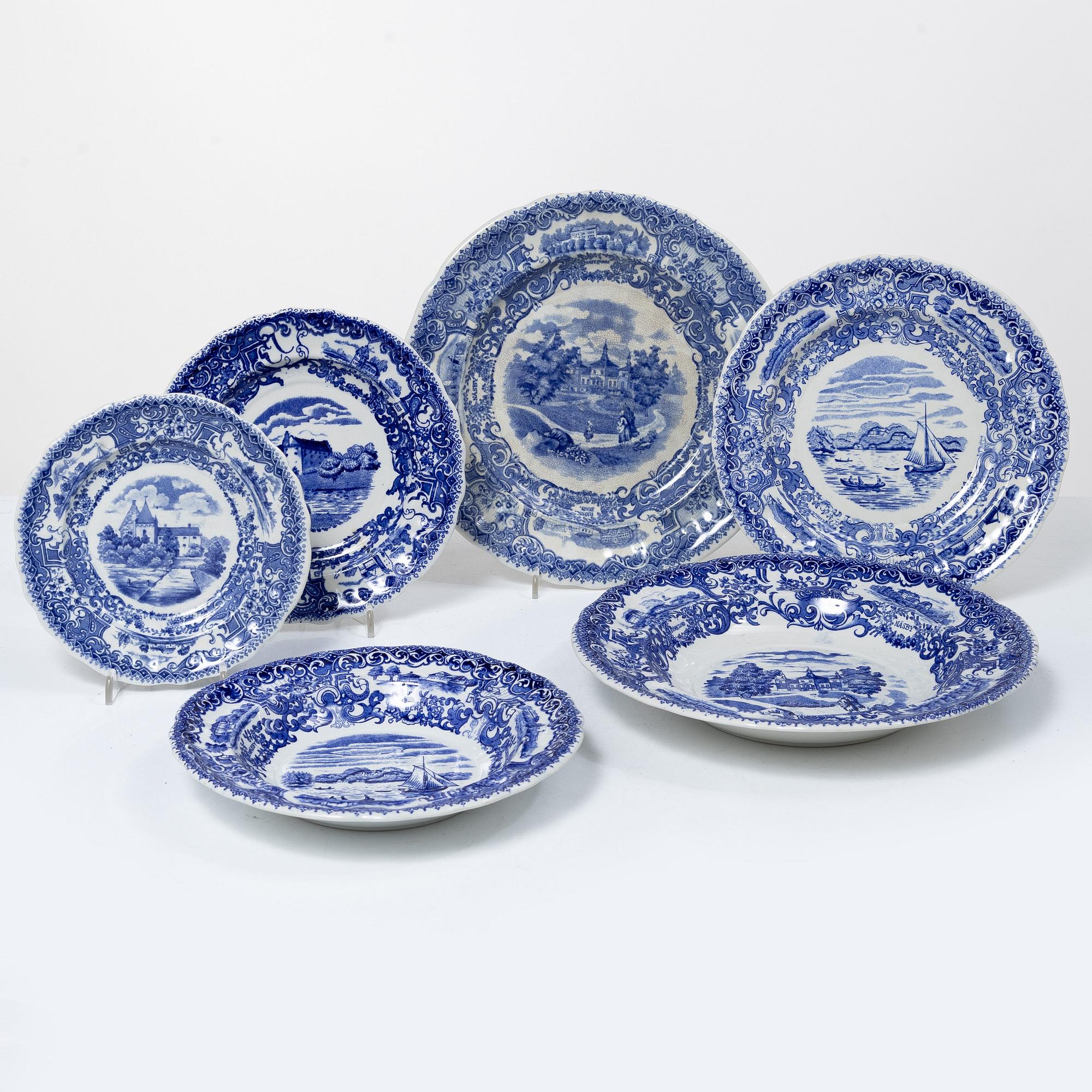 Rörstrand, a 94 part Swedish creamware dinner service, "Svenska slott", 1900s.