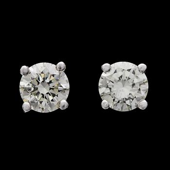 24. EARSTUDS, brilliant cut diamonds, tot. 1.05 cts.