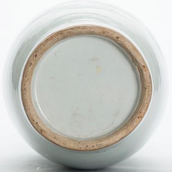 GOLVVAS, porslin, Kina, 1900-talets första hälft.