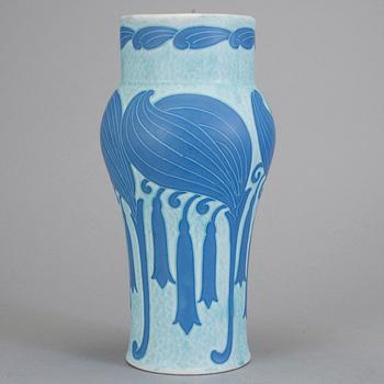 VAS, flintgods, sgrafitto, Josef Ekberg, Gustavsberg, signerad och daterad 1925.