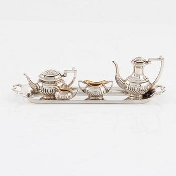 A Miniature Georgian Style Silver Tea- and Coffee set, mark of David Hollander & Son, Birmingham 1976 (5 pieces).