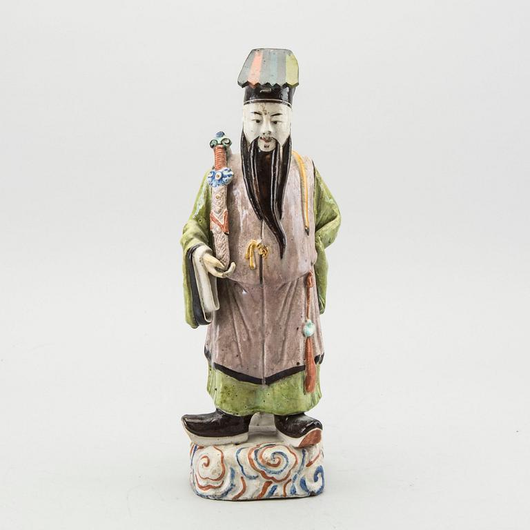 A Chinese porcelain figurine 19th century.