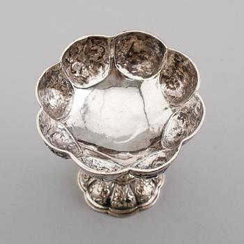 SKÅL på fot, silver, Nederländerna, 1800-/1900-tal. Vikt ca 120 gram.