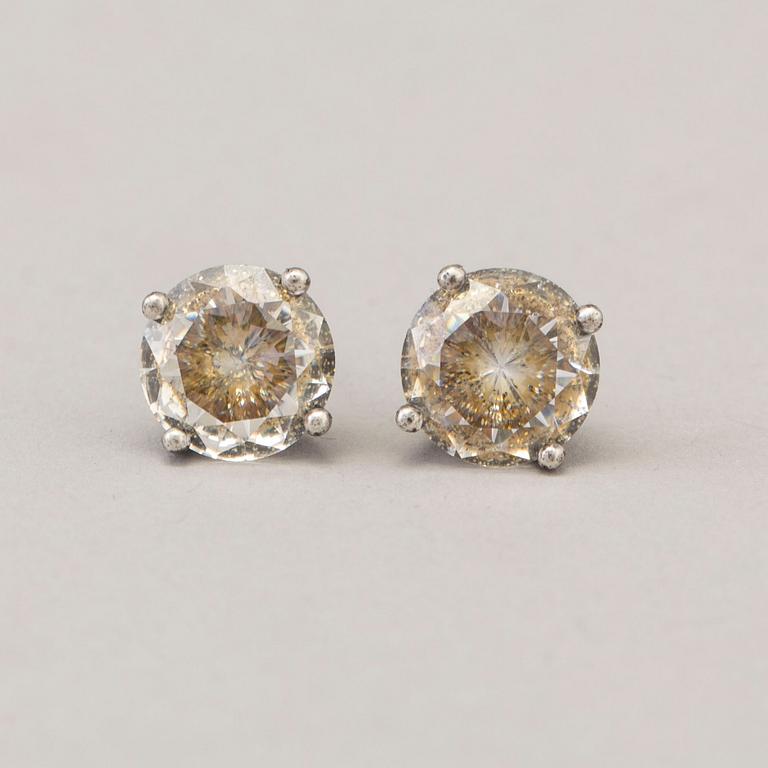 Earrings by Bottega Veneta.