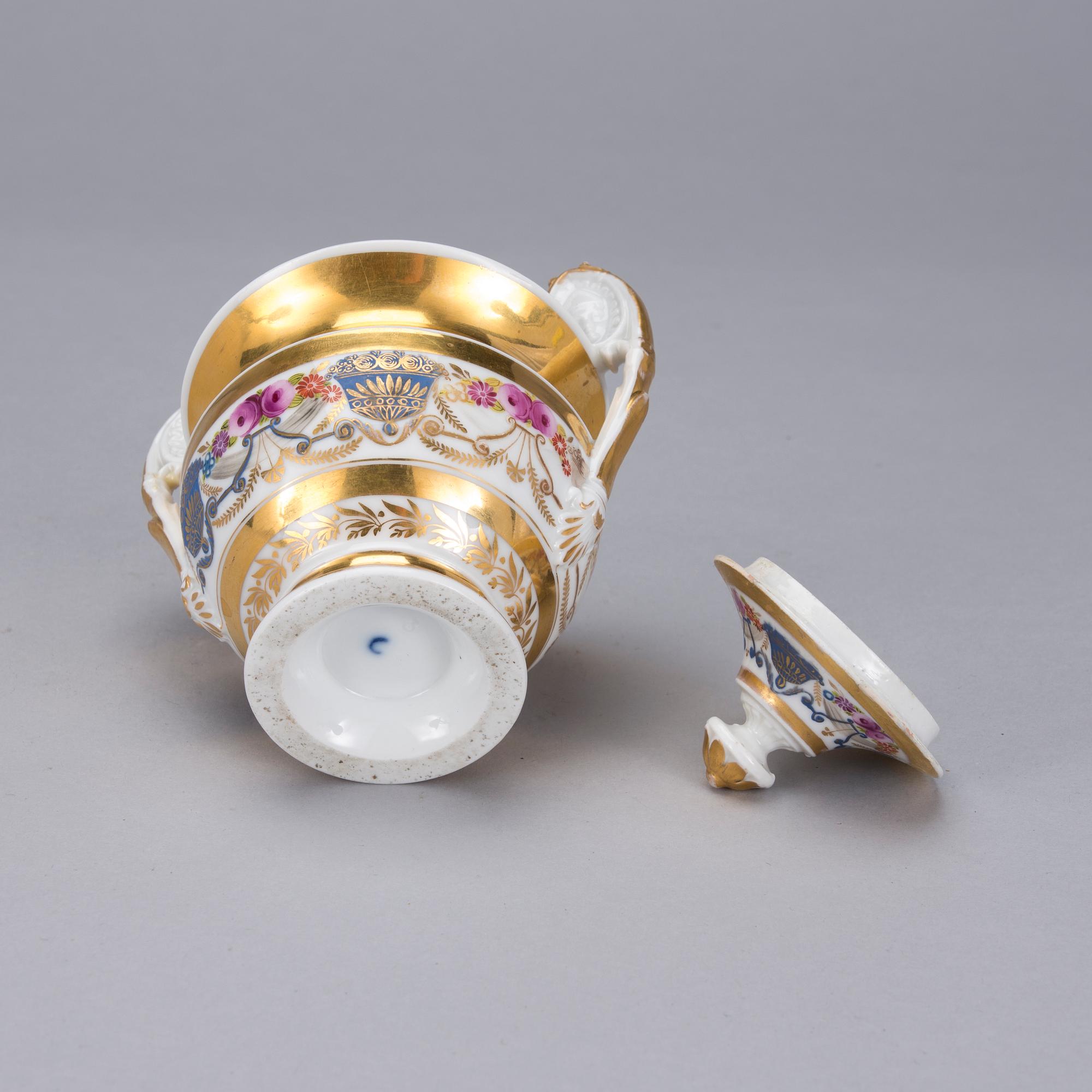 SOCKERSKÅL MED LOCK, porslin, empire, Gardner ca 1820.