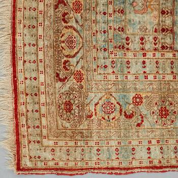 MATTO, an antique silk Tabriz, ca 165 x 122,5 cm.