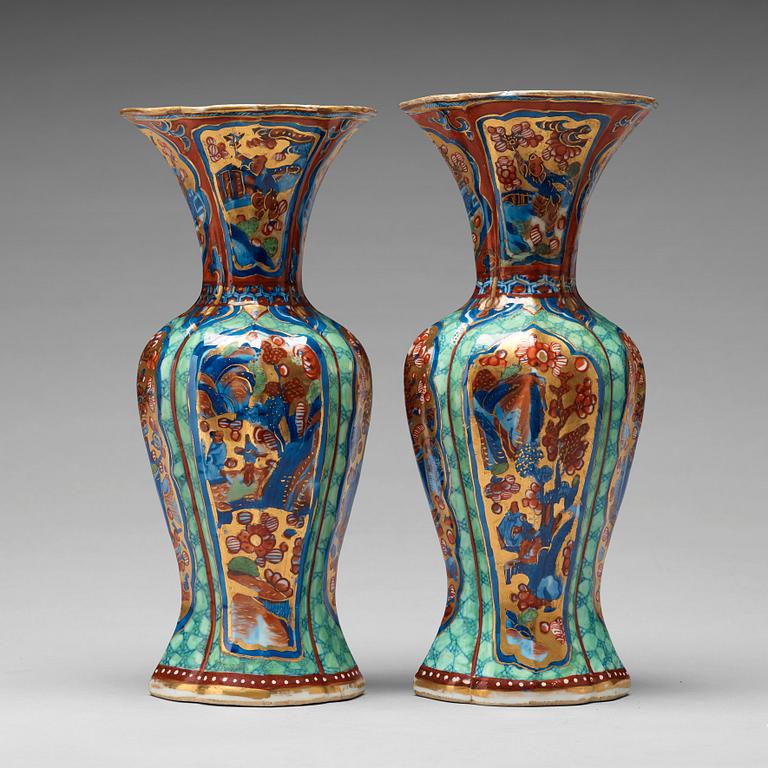 A pair of 'Clobbered' vases, Qing dynasty, Kangxi (1662-1722).