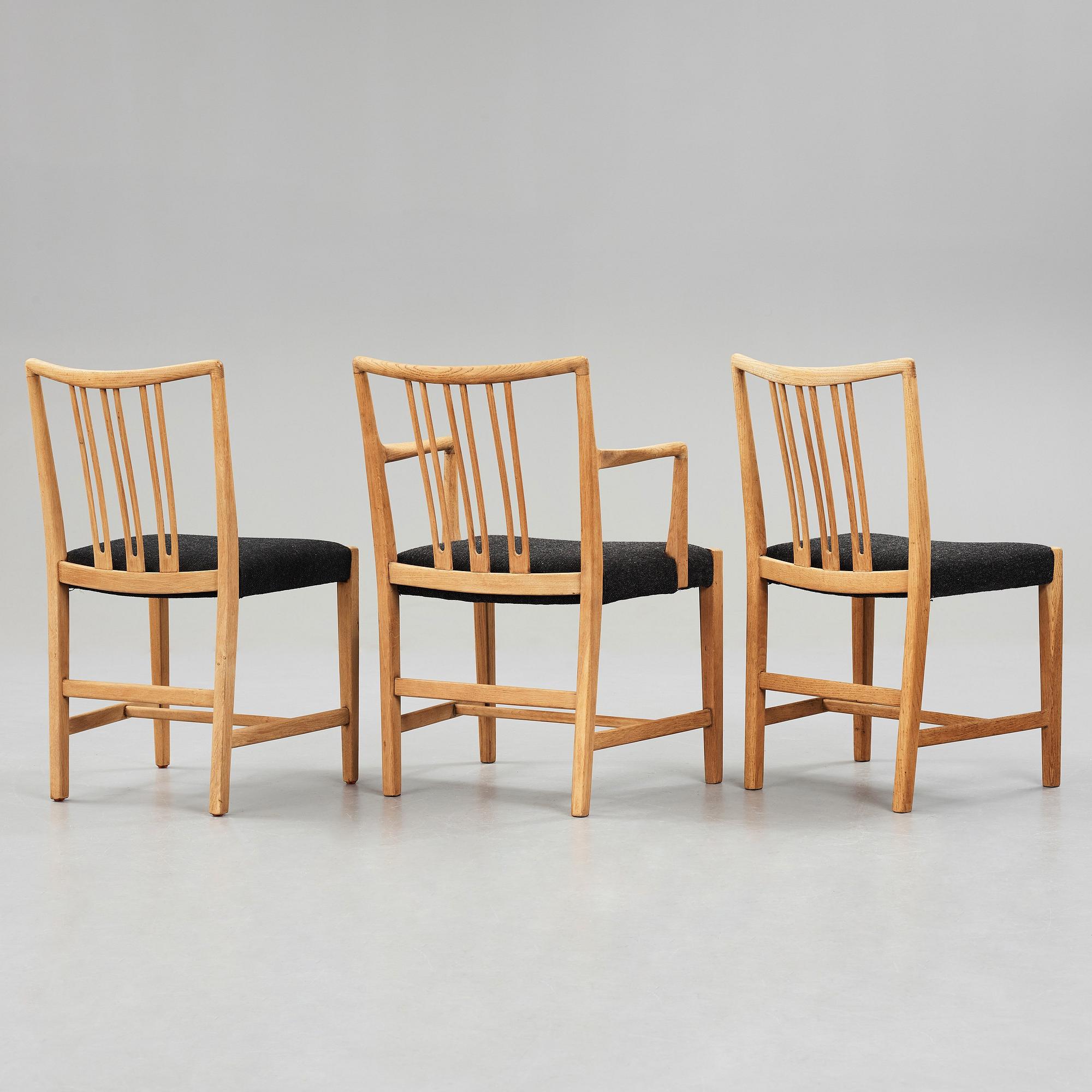 HANS J WEGNER, 3 stolar + utställningsaffisch, Mikael Lauersen, Danmark, 1940-tal.