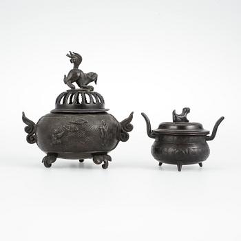RÖKELSEKAR, 2 st, brons, Japan, 1900-tal.