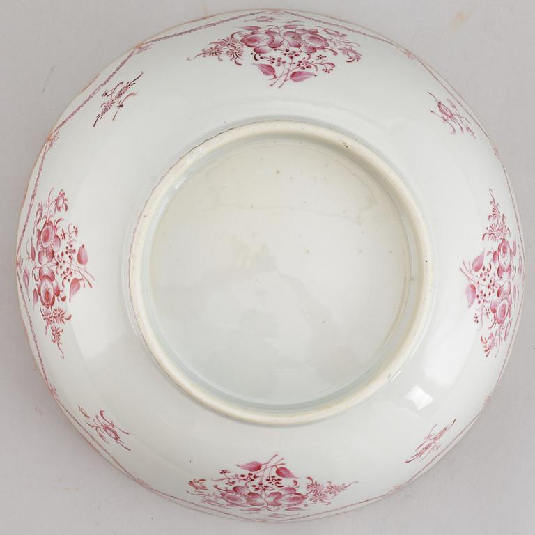 A Chinese Export punch bowl, Qing dynasty, Qianlong (1736-95).