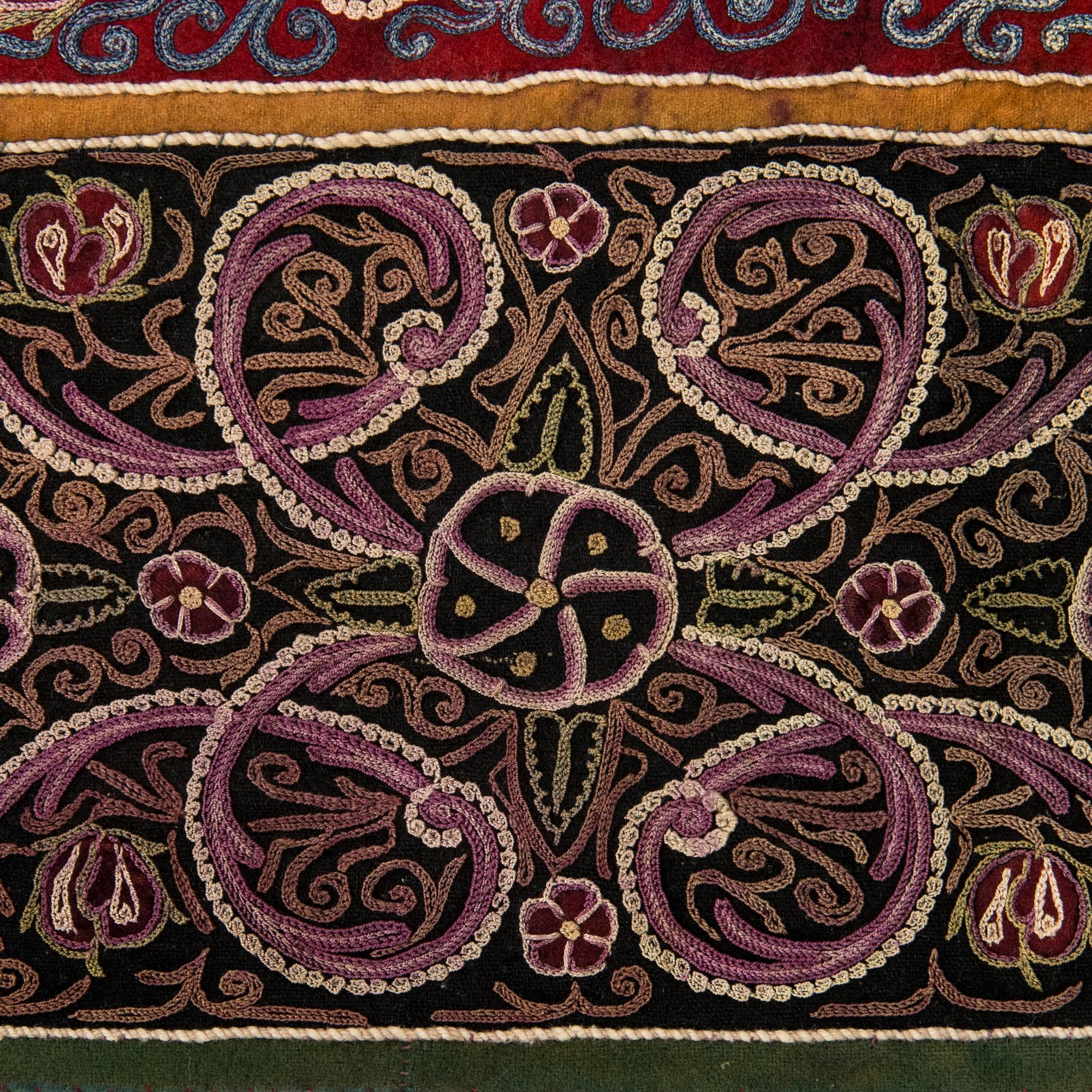 Antikt Rasht-broderi, norra Persien (Iran), omkring år 1900, Ca 145 x 145 cm.