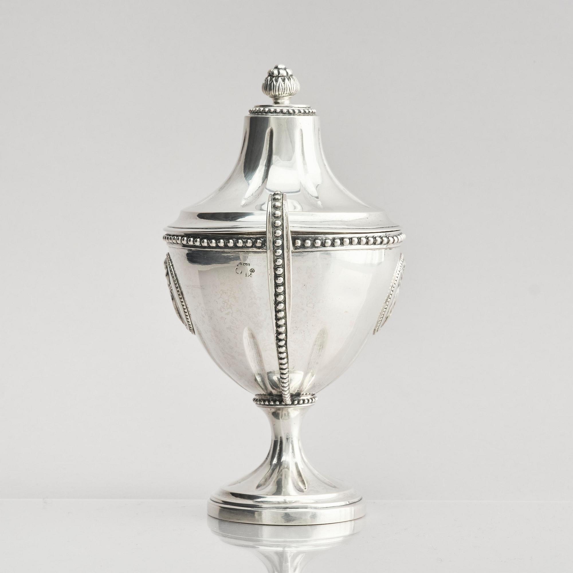 A Swedish 18th century silver sugerbowl with lid, mark of Erik Ernander, Uppsala 1791.