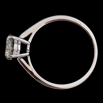 RING, 18 k vitguld, solitär briljantslipad diamant ca 1.29 ct.