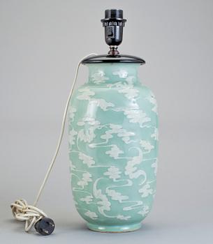 BORDSLAMPA, porslin, Kina, 1900-tal.