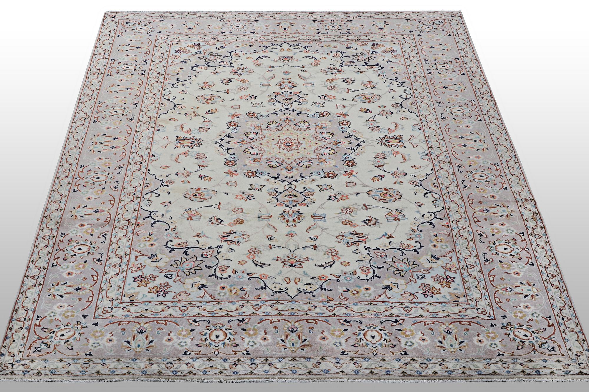 A carpet, Kashan, ca 292 x 202 cm.