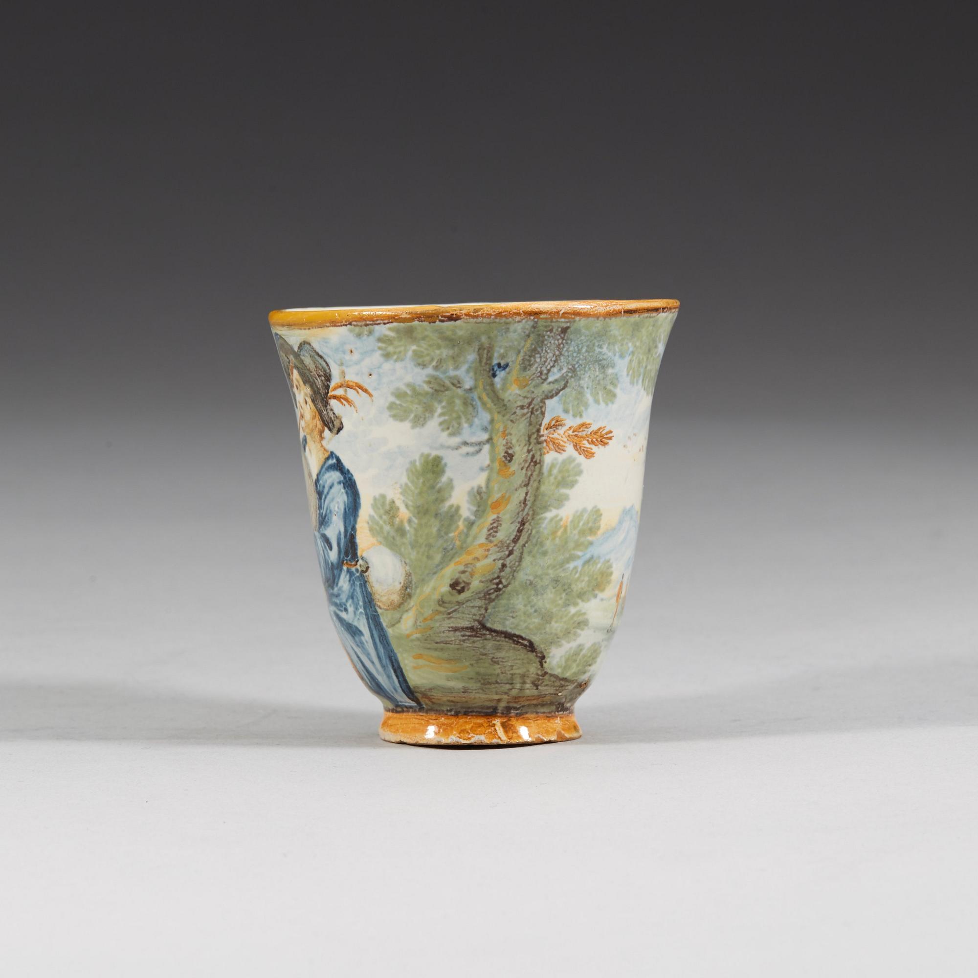 An Italian Maiolica cup, Abruzzo, 17/18th Century.