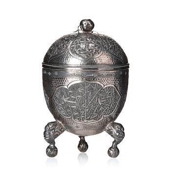 1225. A 'Chinese Export' silver tripod bowl with cover,  T Tian XIing  涂天興 jyutping Tou Tin Hing. Jiujianghua Tou Tin Hing.