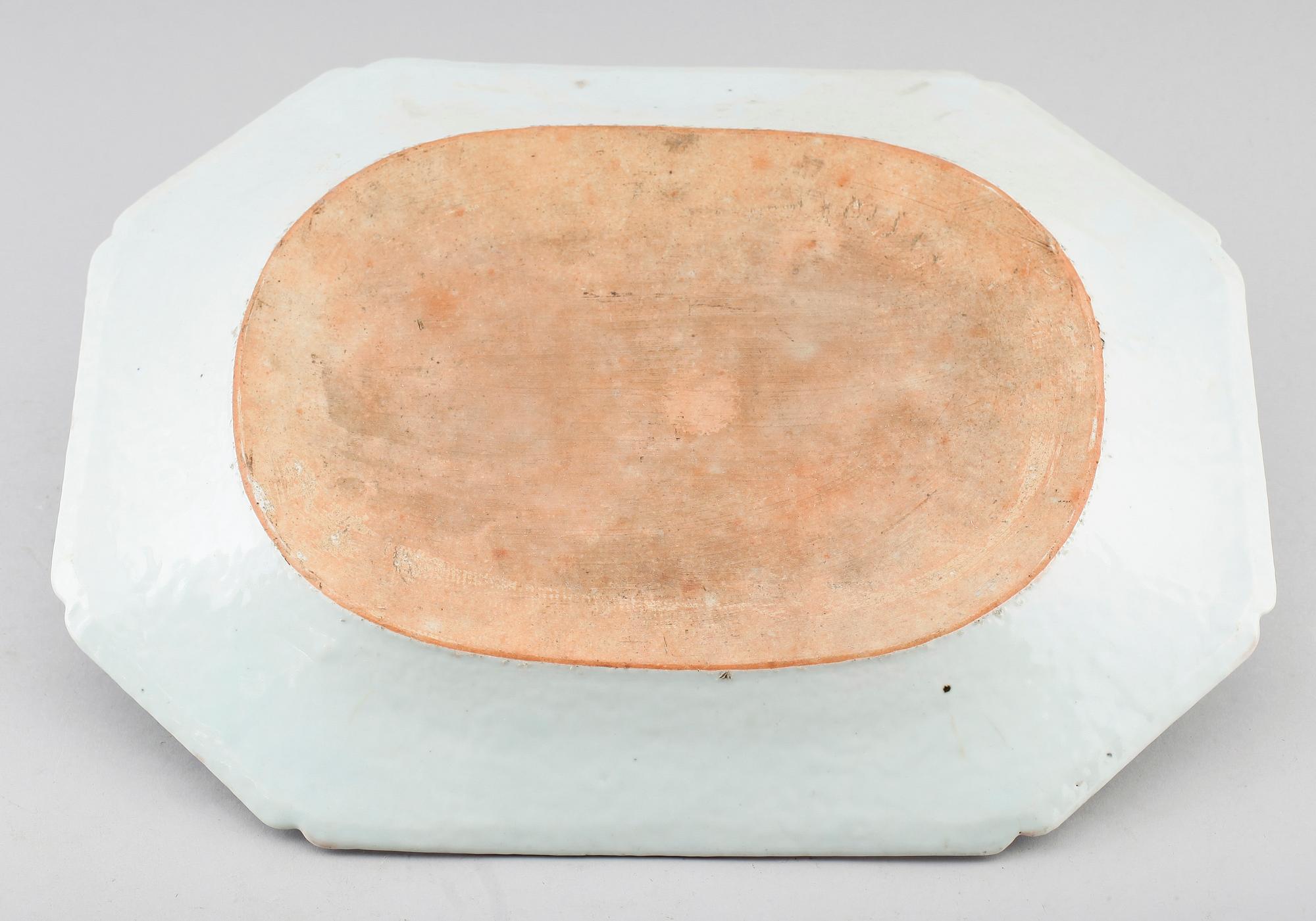 STEKFAT, porslin, Kina, Qianlong 1736-1795.