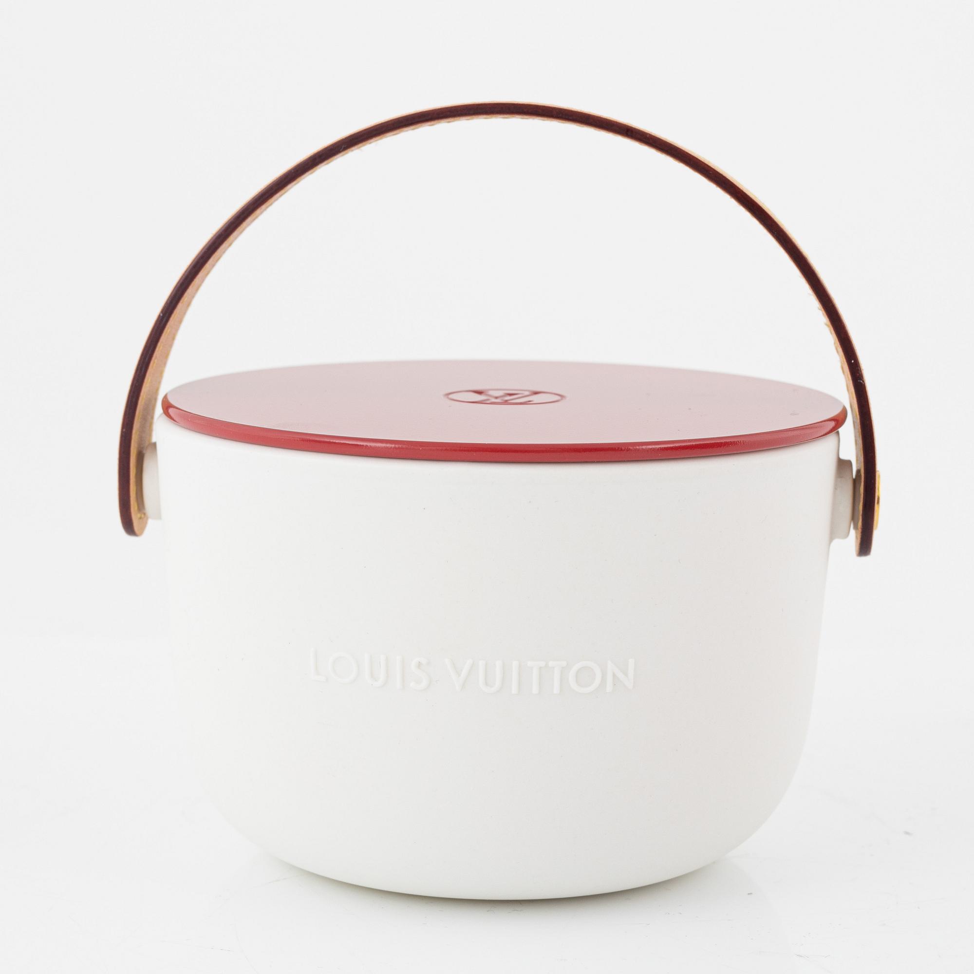 Louis Vuitton, scented candle (Red).