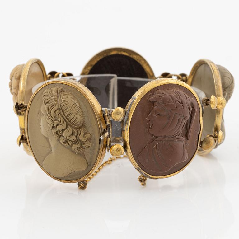 Bracelet, gilded metal with carved lava cameos, 19th/20th century.