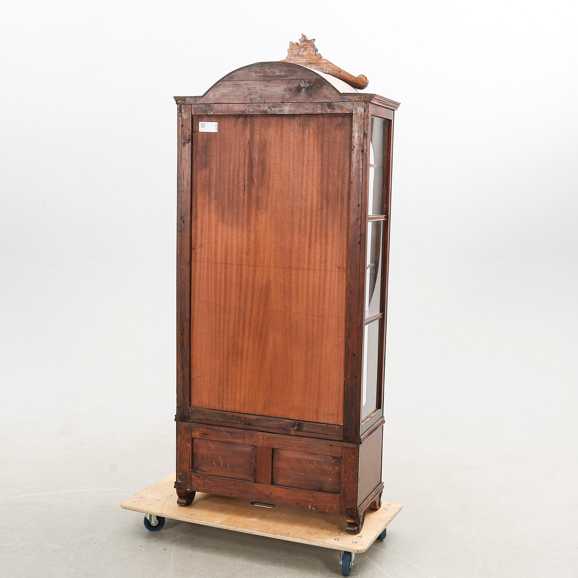 Display cabinet, first half of the 20th century.