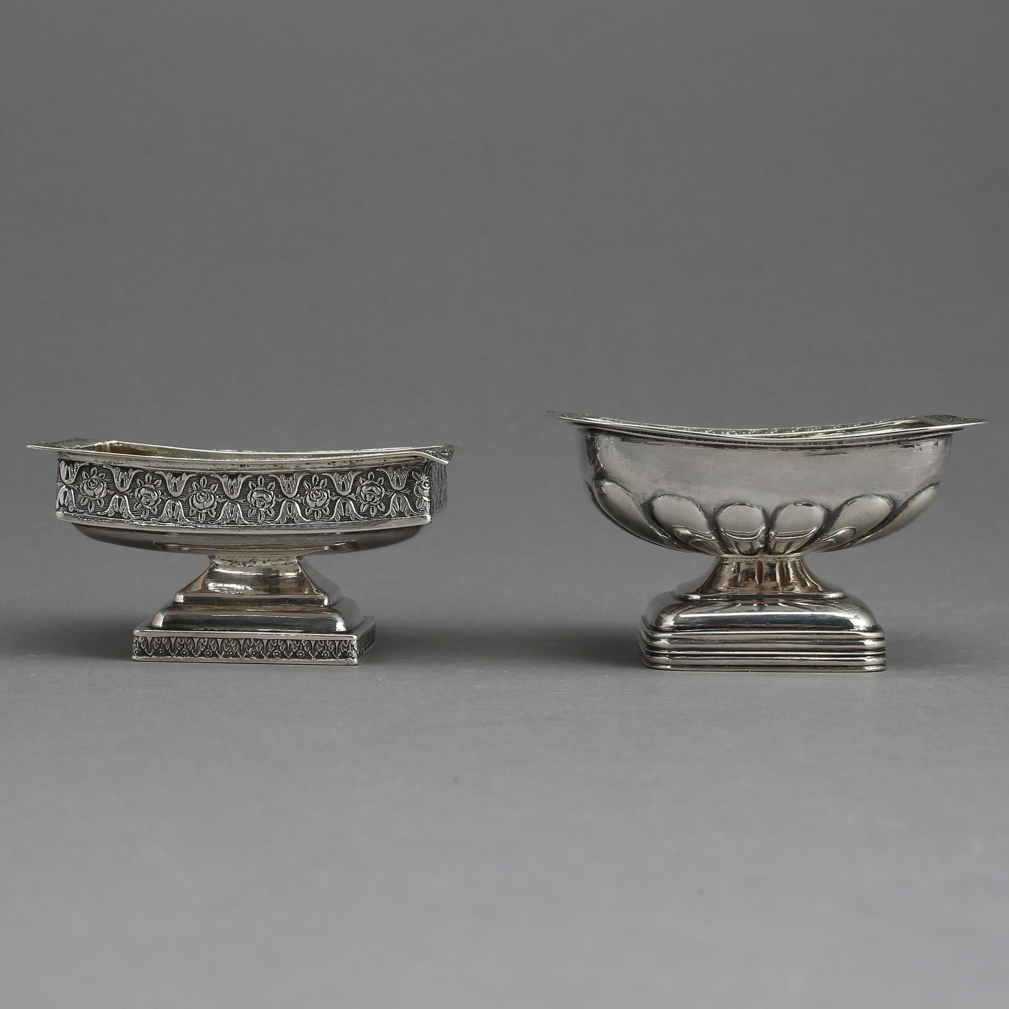 SALTKAR, 2 st. Empire, Ryssland, 1800-talets första hälft. Ett daterat 1822. Vikt ca 108 gram.