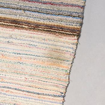 A 1930's Finnish rag rug. Circa 282 x 190 cm.