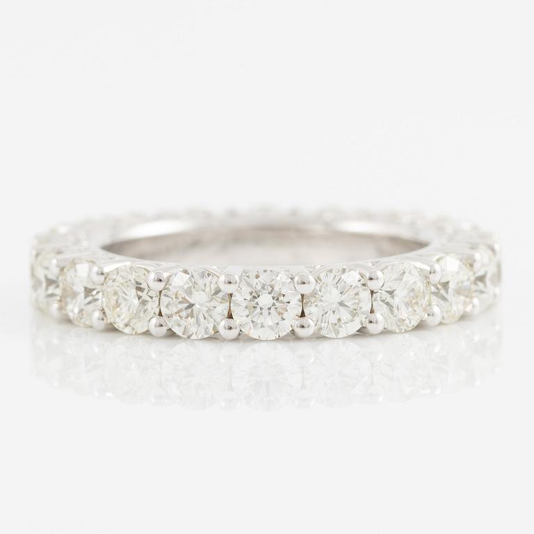 Ring helallians, 18K vitguld med briljantslipade diamanter.