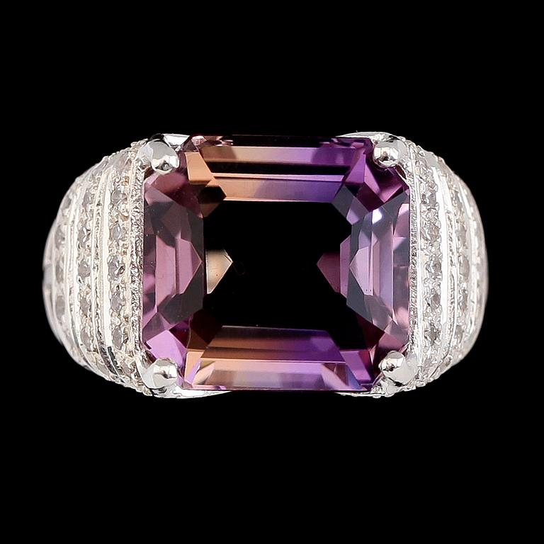 RING, sterlingsilver, flerfärgad ametrine ca 6.75 ct, vita safirer tot ca 0.62 ct.