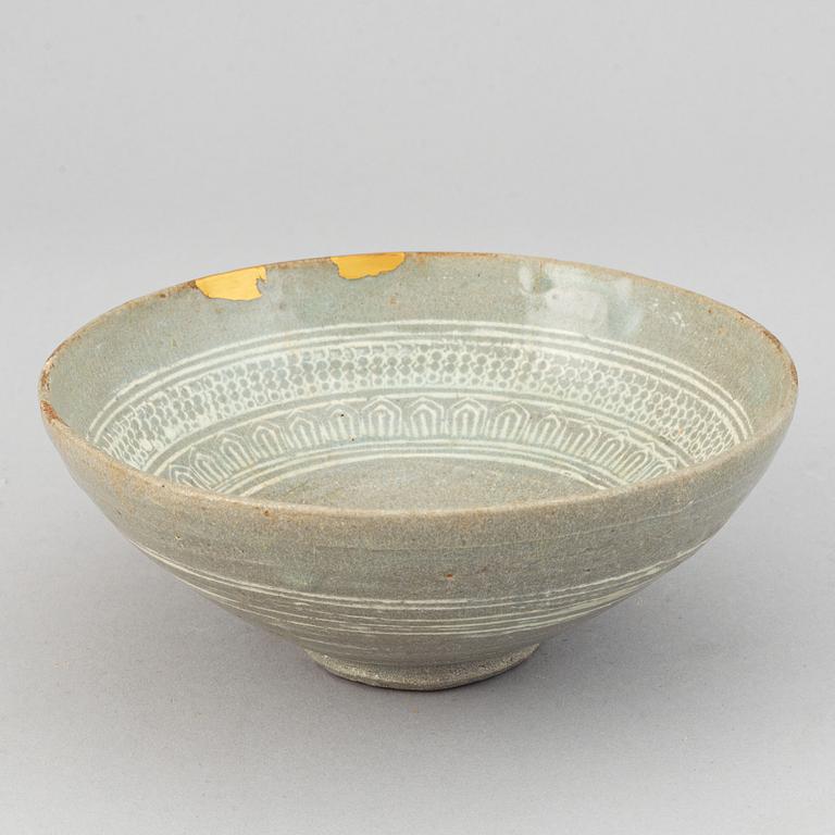 A Korean Koryo ceramic bowl, 15th century.