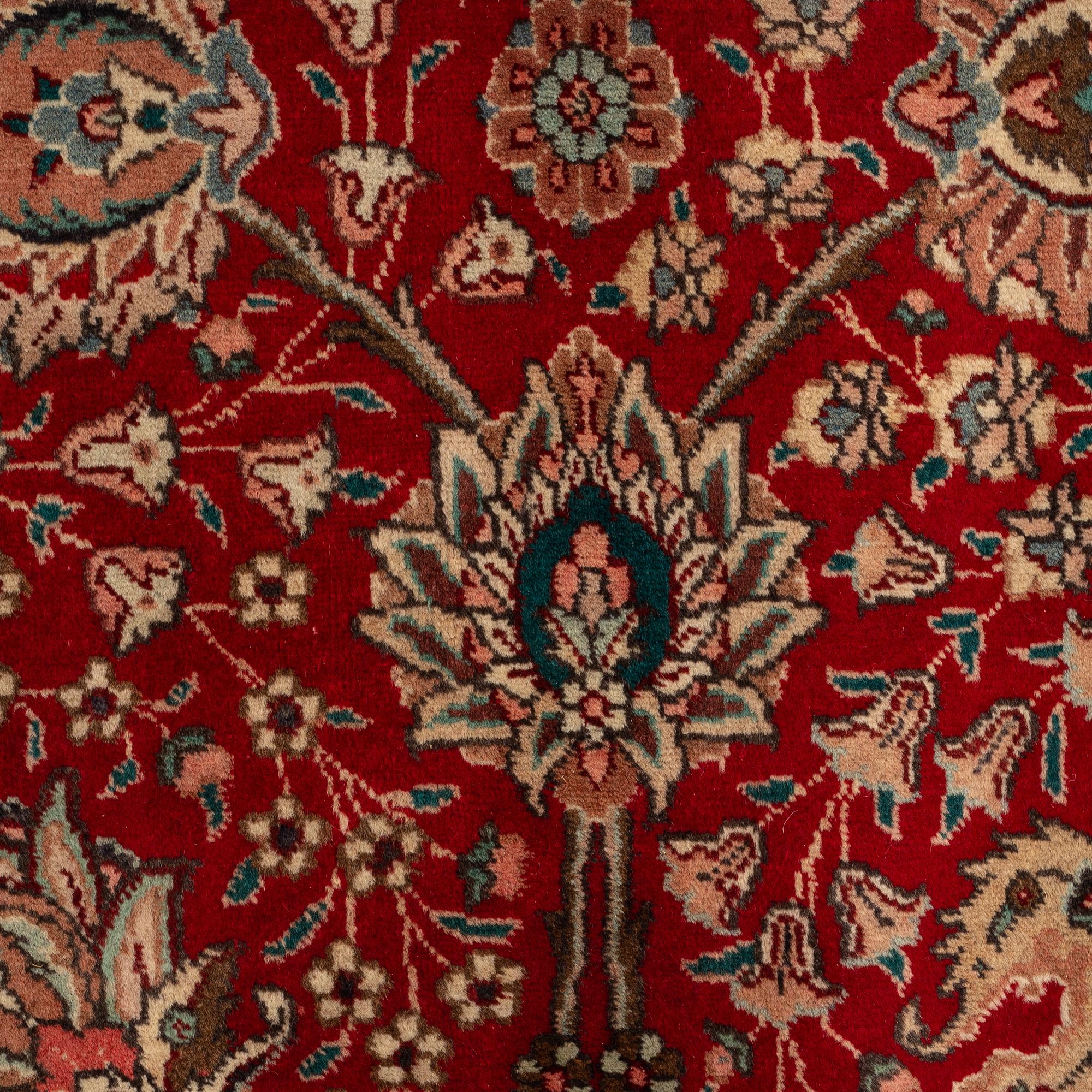 A carpet, Tabriz, ca 406 x 300 cm.