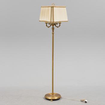 A mid 1900s floor lamp.