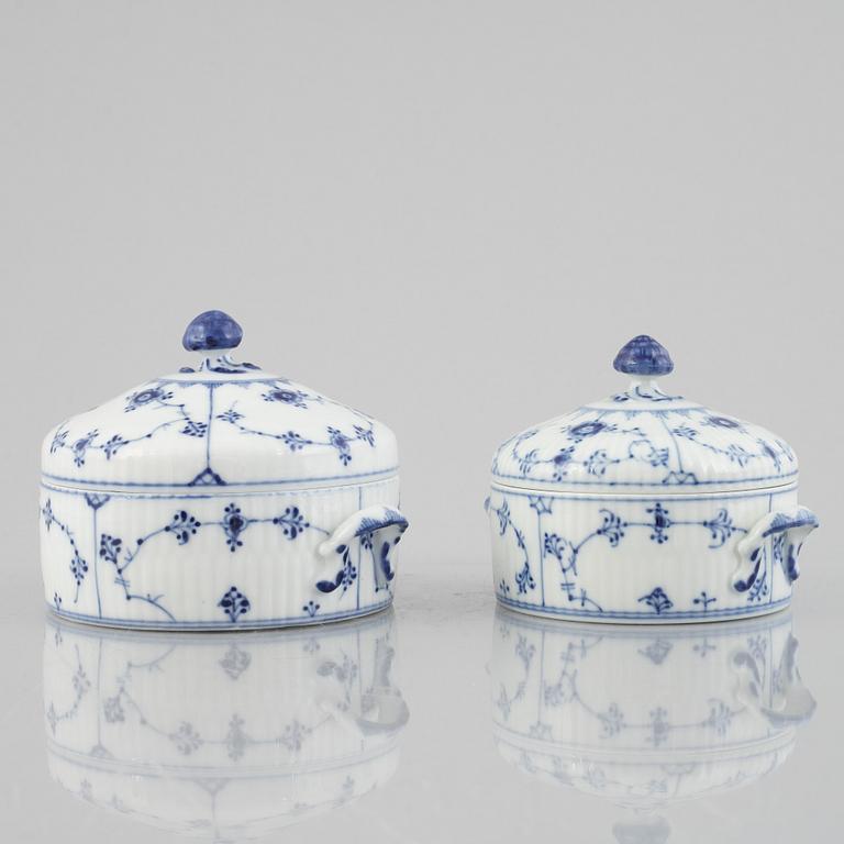 Two 'Blue Fluted Plain' / 'Musselmalet rifflet' sugar bowls with covers, Royal Copenhagen, model 400 and 410, post 1923.