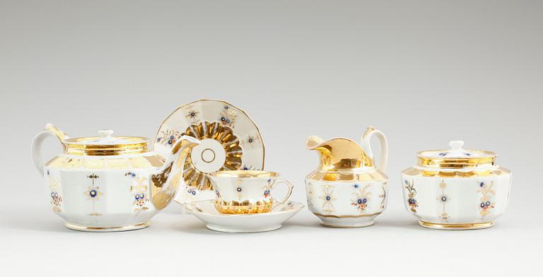 TESERVIS, 13 delar, porslin, sannolikt Ryssland, 1800-talets andra hälft.