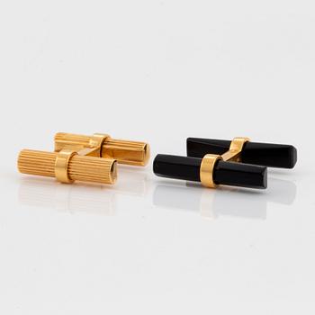 A pair of Cartier cufflinks in 18K gold and onyx.