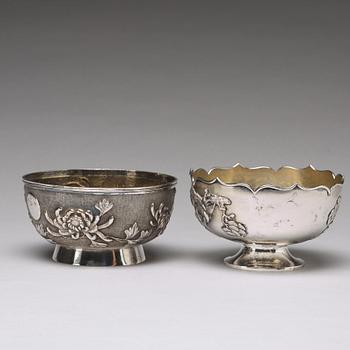 Two silver bowls, Shanghai, early 20th Century, one with makers mark ZeeWo.