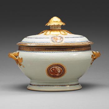 241. An enamelled tureen with cover, Qing dynasty, Jiaqing (1796-1820).