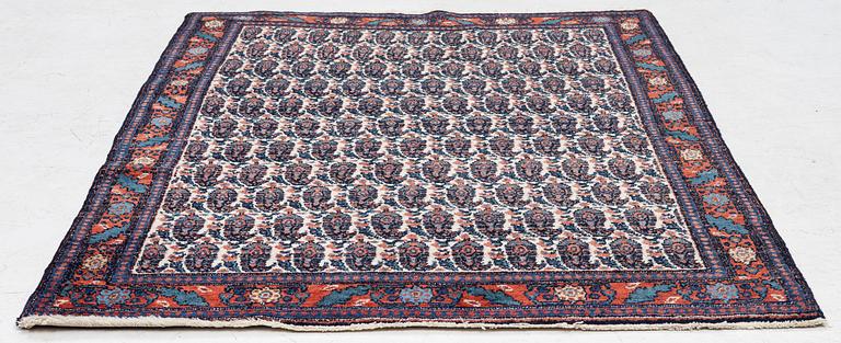 Matta, semiantik Senneh, ca 165 x 120 cm.