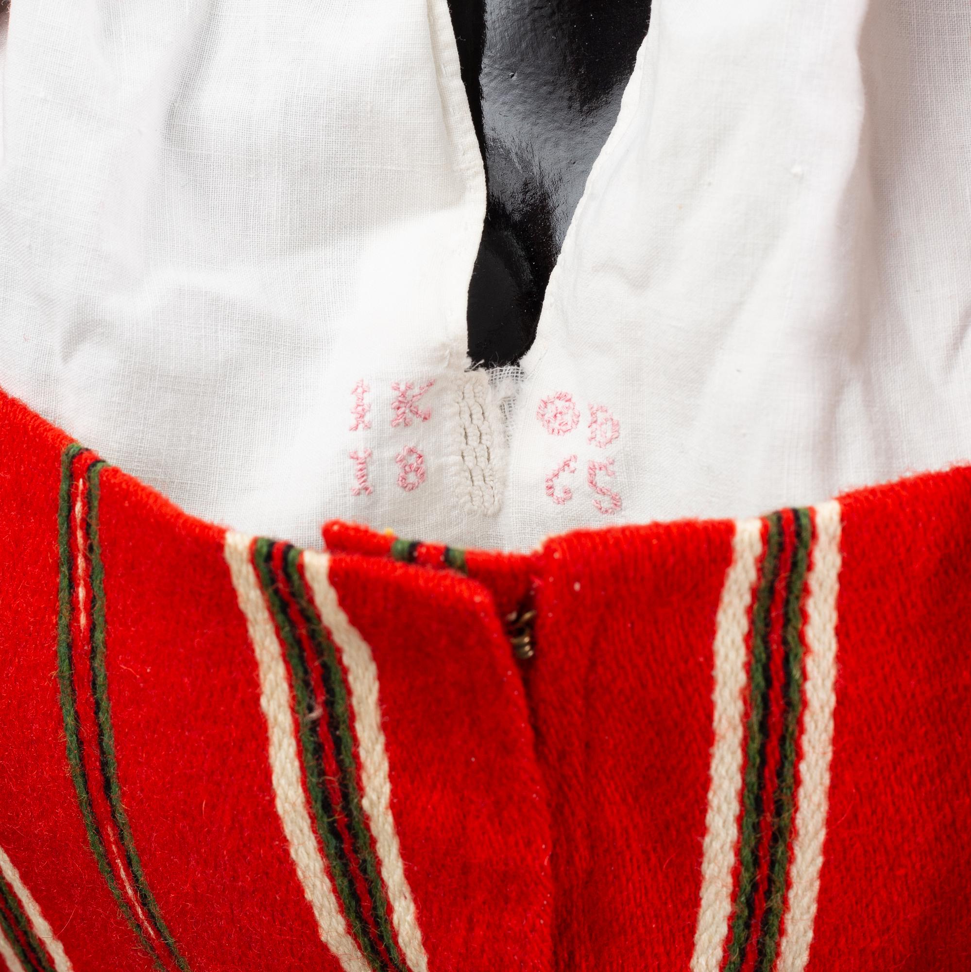 Folkdräkt Delsbo, 10 delar, Hälsingland, delvis daterad.