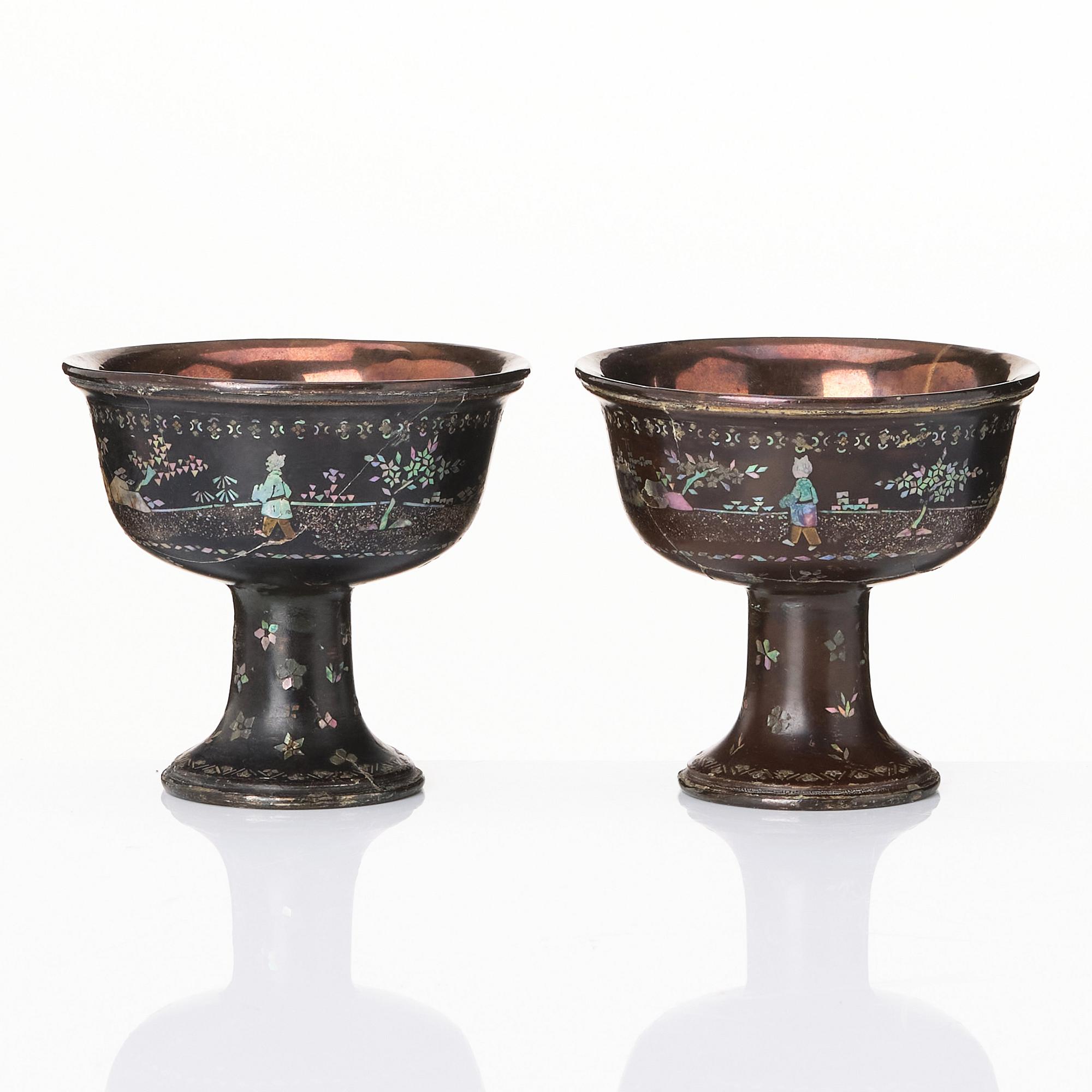 Stemcups, ett par, laque burgauté. Qingdynastin, 1700-tal.