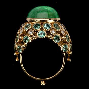 RING, guld 18K, mint turmalin ca 9 ct, safirer i olika färger, tot. 5 ct. TEMPLE ST. CLAIR, USA. Vikt 17,5 g.