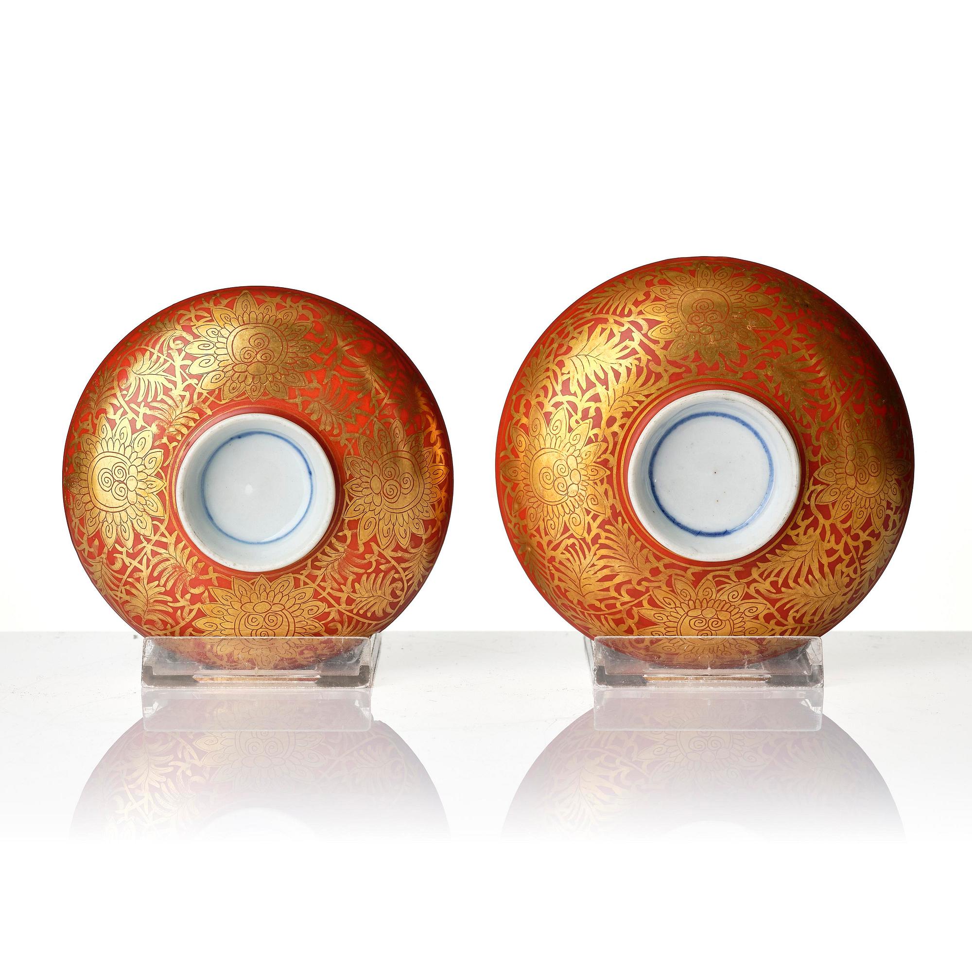 A group of 13 red and gold decorated blue and white bowls with dragon and crane motif, Meiji period (1868-1912).