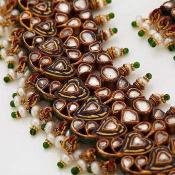 An Indian demi parure comprising a necklace and a pair of earrings.
