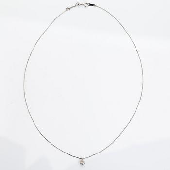 Hänge med kedja, platina och diamant ca 0.329 ct enligt gravyr.