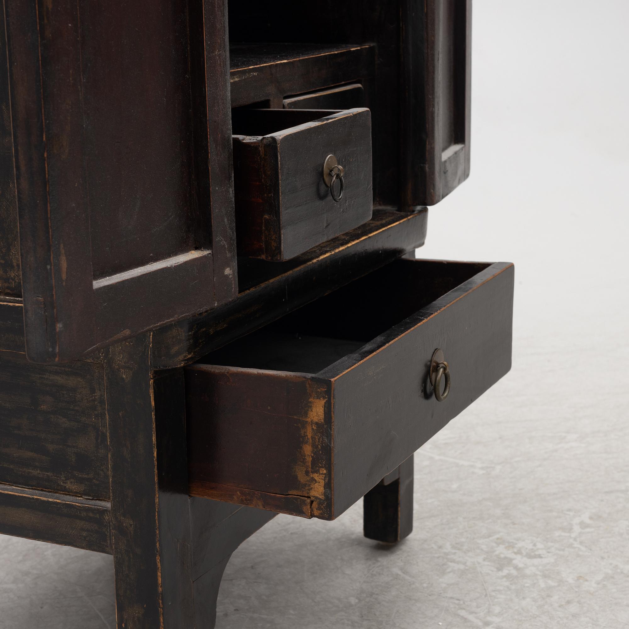 A Chinese cabinet, 20th century.