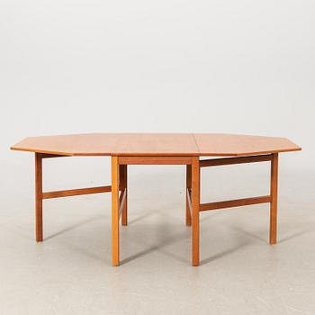 Drop-leaf table, second half of the 20th century.
