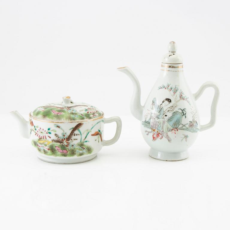 Teapots 2 pcs China 18th/19th century porcelain.