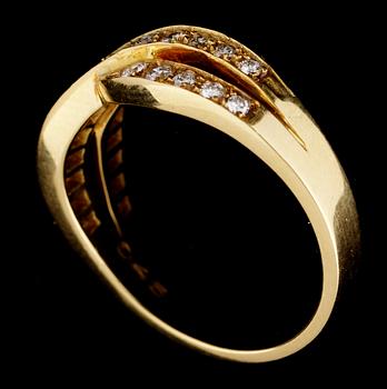 RING, 18k guld med briljantslipade diamanter, tot 0.45 ct enl inskription.