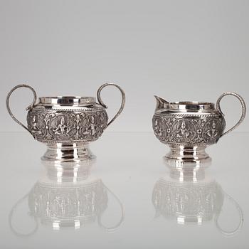 SOCKERSKÅL + GRÄDDSNÄCKA, silver. Sannolikt Indien 1900-talets första hälft. Vikt 230 g.